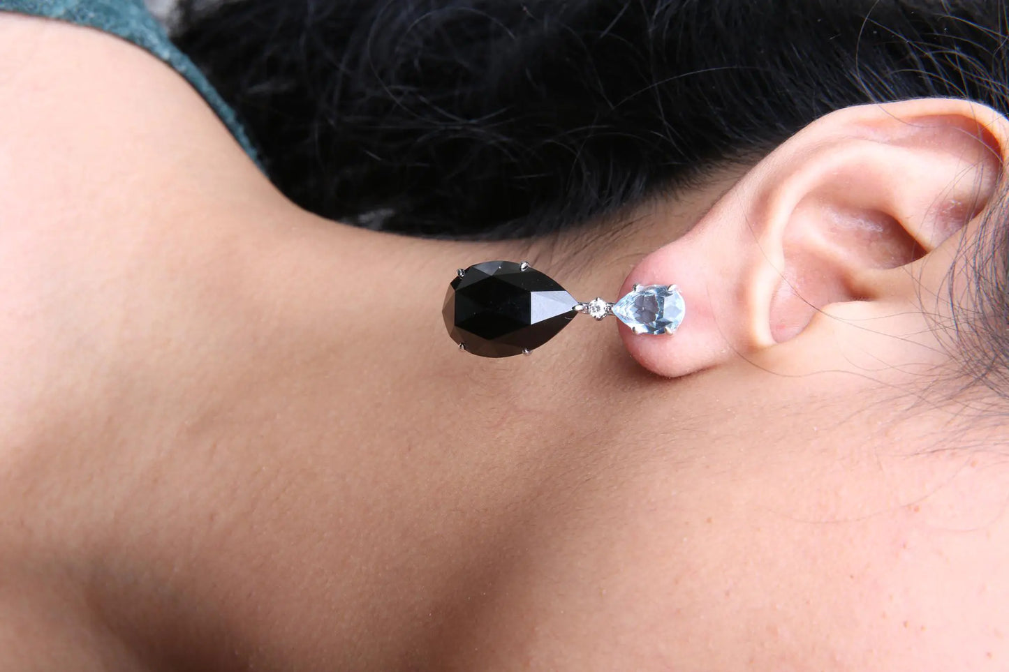 18K White Gold 1/5 Cttw Diamond with Pear Cut Sky Blue Topaz and Pear-Cut Black Onyx Gemstone Dangle Earring (G-H Color, SI1-SI2 Clarity)